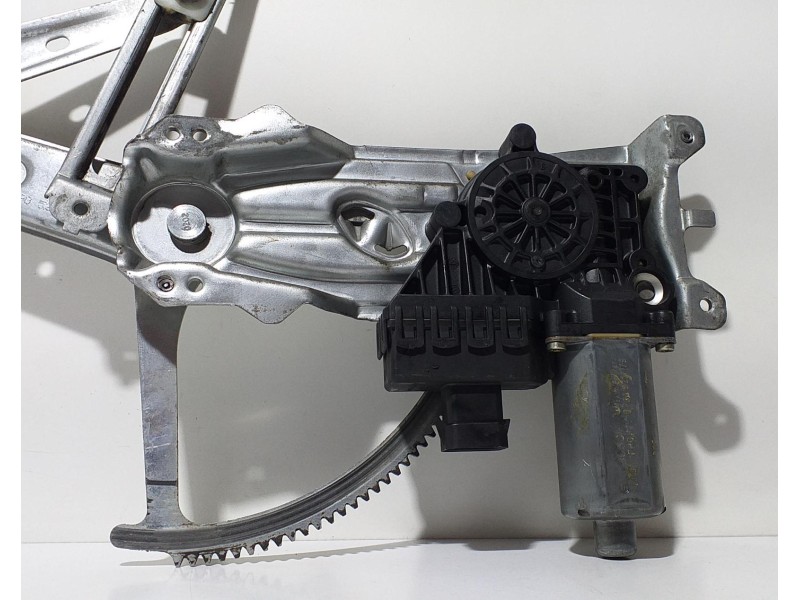 Recambio de elevalunas delantero izquierdo para opel astra g berlina 1.7 turbodiesel cat (x 17 dtl / 2h8) referencia OEM IAM 905