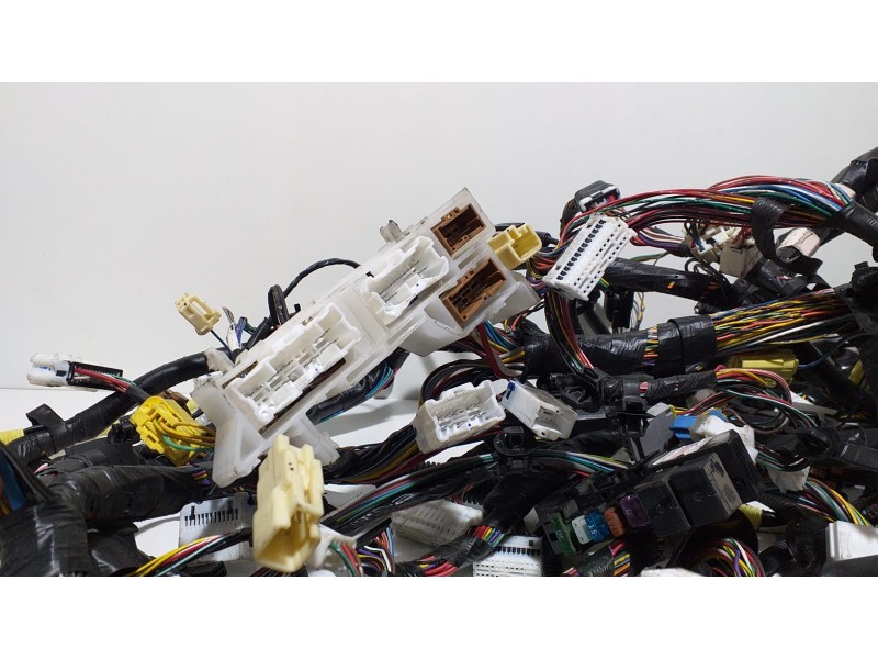 Recambio de caja reles / fusibles para mitsubishi outlander (cw0) kaiteki 4wd referencia OEM IAM 4HK 60124 