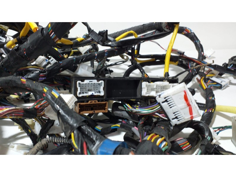 Recambio de caja reles / fusibles para mitsubishi outlander (cw0) kaiteki 4wd referencia OEM IAM 4HK 60124 