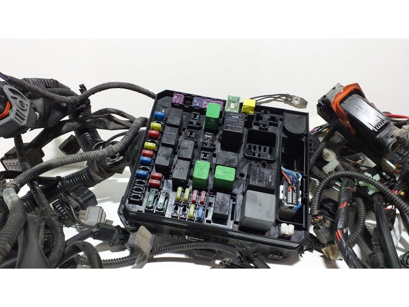 Recambio de caja reles / fusibles para mitsubishi outlander (cw0) kaiteki 4wd referencia OEM IAM 8501C529 60125 