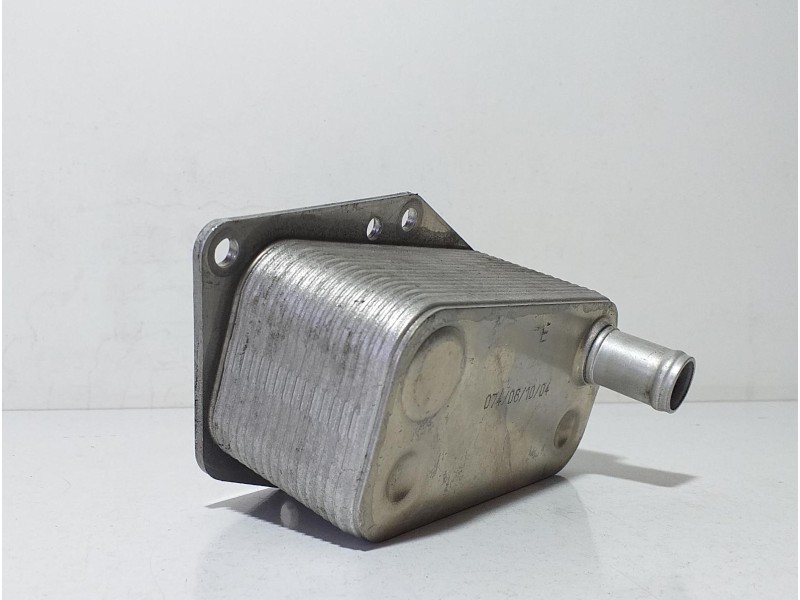 Recambio de enfriador aceite motor para bmw serie 1 berlina (e81/e87) 120d referencia OEM IAM 7787698 69929 