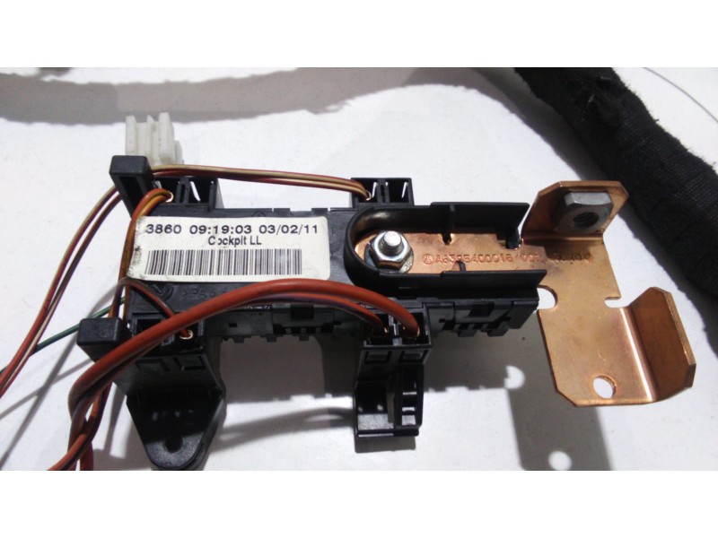 Recambio de caja reles / fusibles para mercedes-benz vito kasten (639) 110 cdi lang (639.603) referencia OEM IAM A6395400018 480