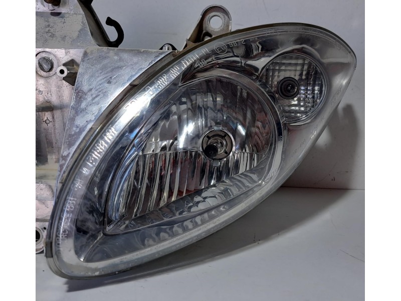 Recambio de faro delantero para piaggio (vespa) x9 x9 125 evolution referencia OEM IAM M239M 76739 