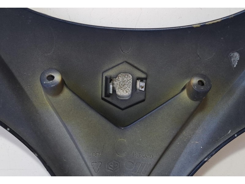 Recambio de molduras delanteras para piaggio (vespa) x9 x9 125 evolution referencia OEM IAM 620431 76746 