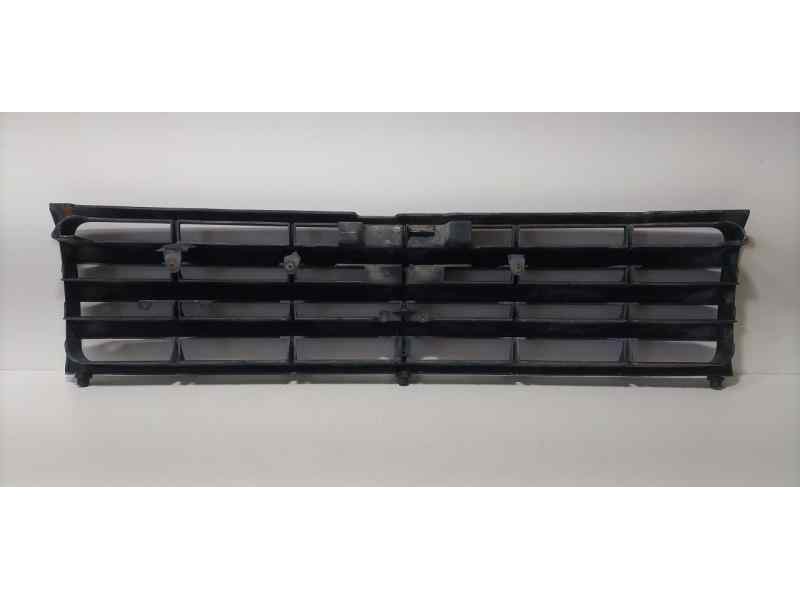 Recambio de rejilla delantera para mitsubishi montero (v20/v40) 2500 td gl (3-ptas.) referencia OEM IAM MB831059 86128 