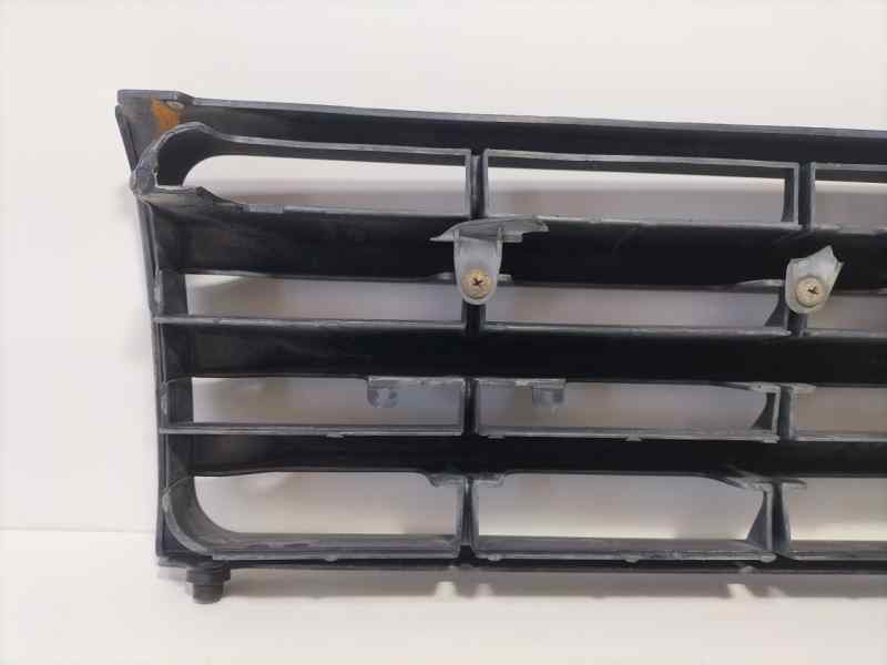 Recambio de rejilla delantera para mitsubishi montero (v20/v40) 2500 td gl (3-ptas.) referencia OEM IAM MB831059 86128 