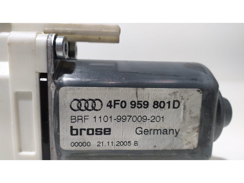 Recambio de motor elevalunas delantero izquierdo para audi a6 avant (4f5) 3.0 tdi quattro referencia OEM IAM 4F0959801D 56047 
