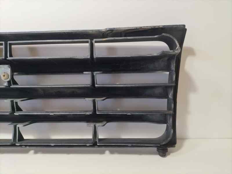 Recambio de rejilla delantera para mitsubishi montero (v20/v40) 2500 td gl (3-ptas.) referencia OEM IAM MB831059 86128 