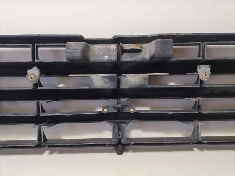 Recambio de rejilla delantera para mitsubishi montero (v20/v40) 2500 td gl (3-ptas.) referencia OEM IAM MB831059 86128 