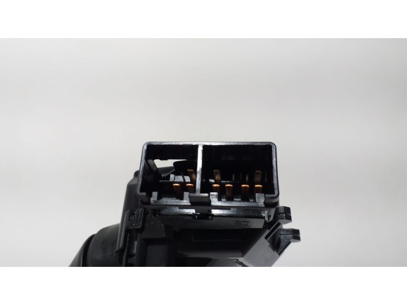 Recambio de mando limpia para toyota auris hybrid active referencia OEM IAM 17F582 67188 