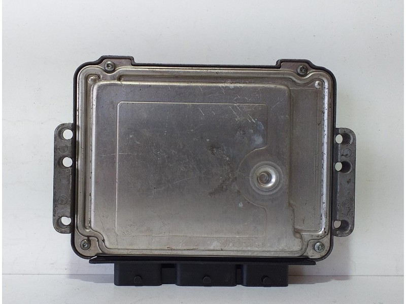 Recambio de centralita motor uce para renault megane ii berlina 3p confort expression referencia OEM IAM 8200391966 70050 R