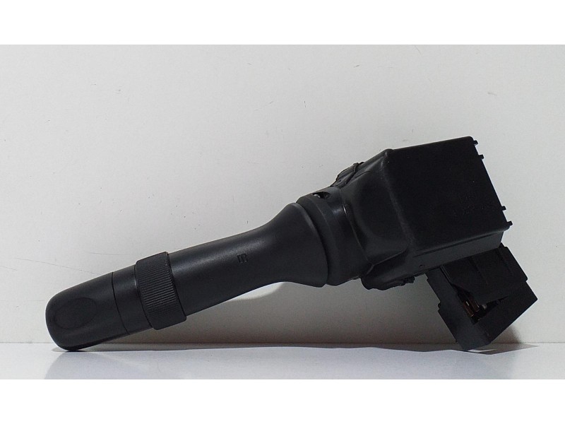 Recambio de mando limpia para toyota auris hybrid active referencia OEM IAM 17F582 67188 