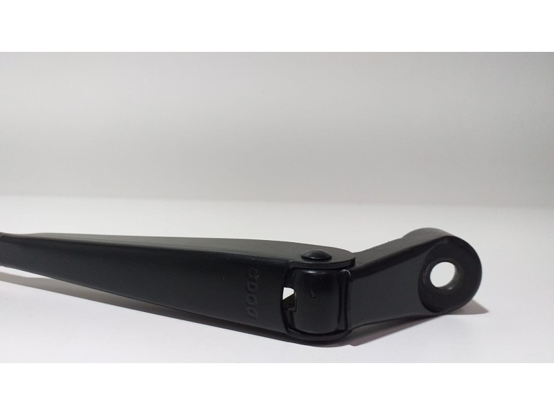 Recambio de brazo limpia delantero izquierdo para suzuki jimny sn (fj) hard top pepe jeans referencia OEM IAM 3831081A20000 5628