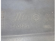 Recambio de molduras traseras para piaggio (vespa) x9 x9 125 evolution referencia OEM IAM PIAGGIO620425 76781  2