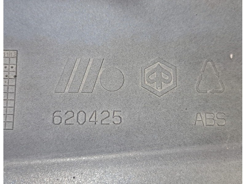 Recambio de molduras traseras para piaggio (vespa) x9 x9 125 evolution referencia OEM IAM PIAGGIO620425 76781 