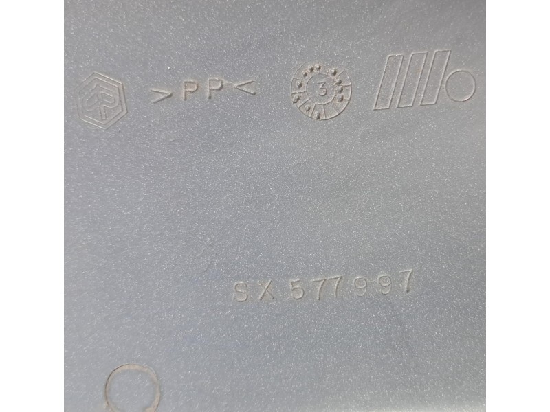 Recambio de molduras traseras para piaggio (vespa) x9 x9 125 evolution referencia OEM IAM SX577997 76787 