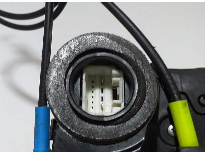 Recambio de cerradura puerta trasera derecha para toyota auris hybrid active referencia OEM IAM 6905042021 67224 