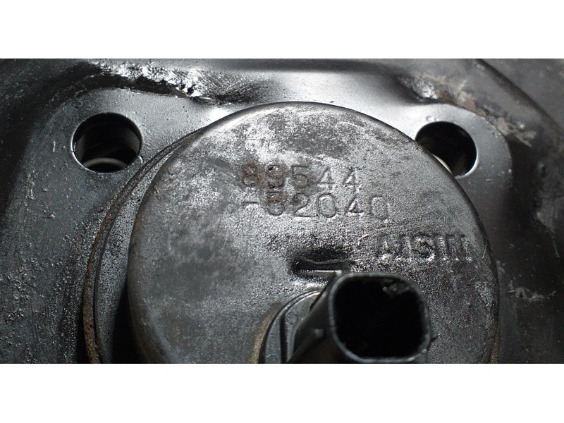 Recambio de mangueta trasera derecha para toyota auris hybrid active referencia OEM IAM 8954452040 67238 