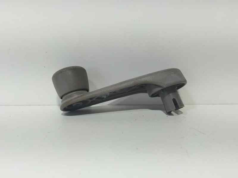 Recambio de maneta elevalunas trasera derecha para citroën xsara picasso 2.0 hdi exclusive referencia OEM IAM RHY 86187 