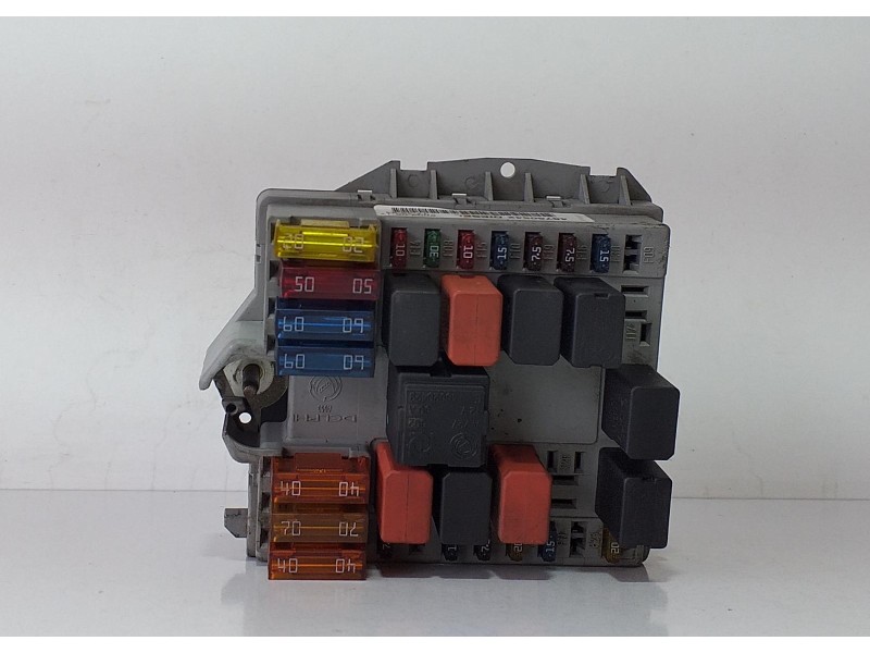 Recambio de caja reles / fusibles para fiat doblo (119) 1.9 jtd sx referencia OEM IAM 46760542 70167 R