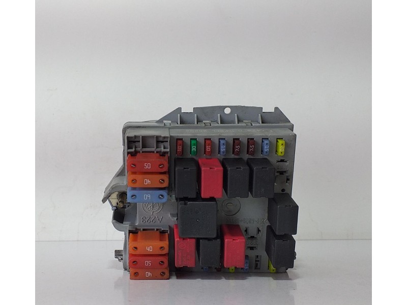 Recambio de caja reles / fusibles para alfa romeo gt (125) 1.9 jtd 16v 150/ distinctive referencia OEM IAM 51742420 70169 R