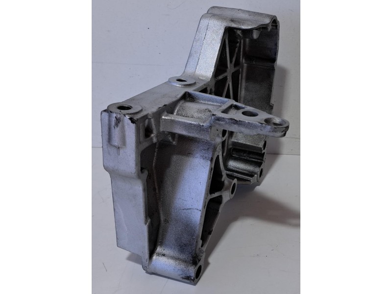 Recambio de soporte motor para renault scenic ii 1.5 dci diesel referencia OEM IAM 8200293844 76858 R