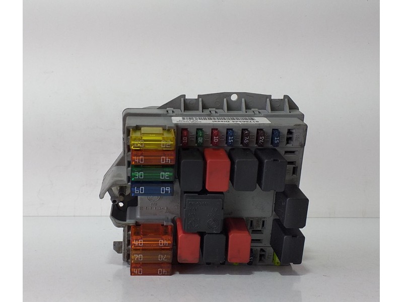 Recambio de caja reles / fusibles para fiat doblo (119) 1.3 16v multijet active com. (55kw) referencia OEM IAM 51756264 70171 R