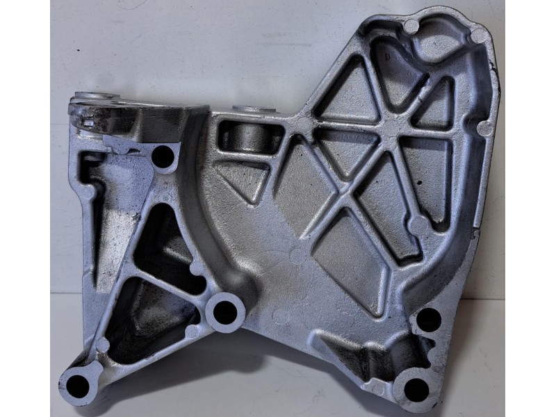 Recambio de soporte motor para renault scenic ii 1.5 dci diesel referencia OEM IAM 8200293844 76858 R