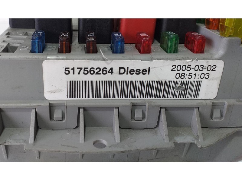 Recambio de caja reles / fusibles para fiat doblo (119) 1.3 16v multijet active com. (55kw) referencia OEM IAM 51756264 70171 R