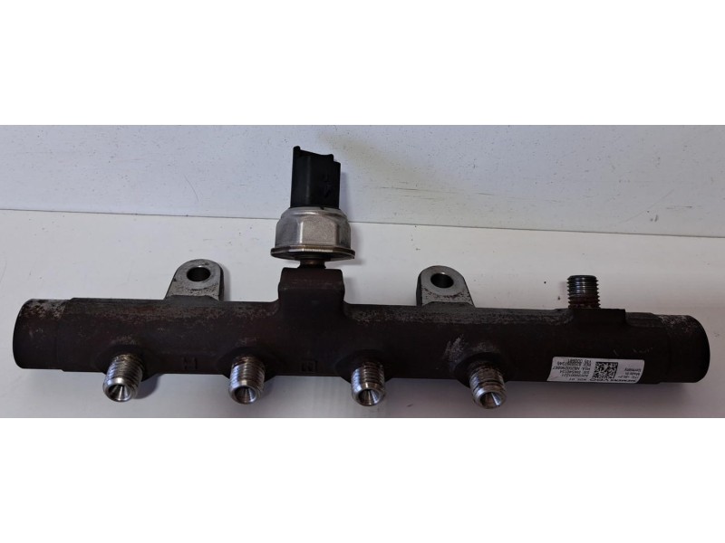 Recambio de rampa inyectora para renault scenic ii adventure by coronel tapiocca referencia OEM IAM 8200397346 76864 R