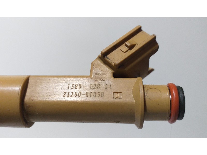 Recambio de inyector para toyota auris hybrid active referencia OEM IAM 232500T030 67278 