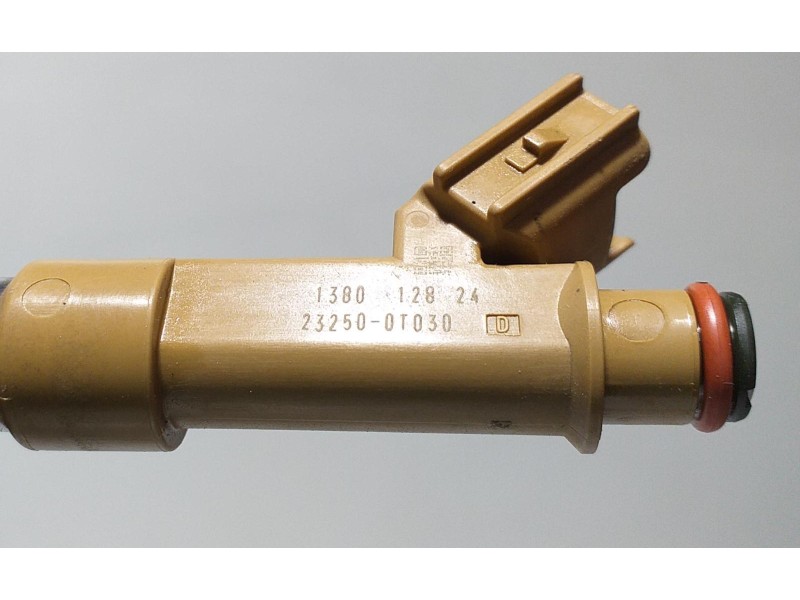 Recambio de inyector para toyota auris hybrid active referencia OEM IAM 232500T030 67279 