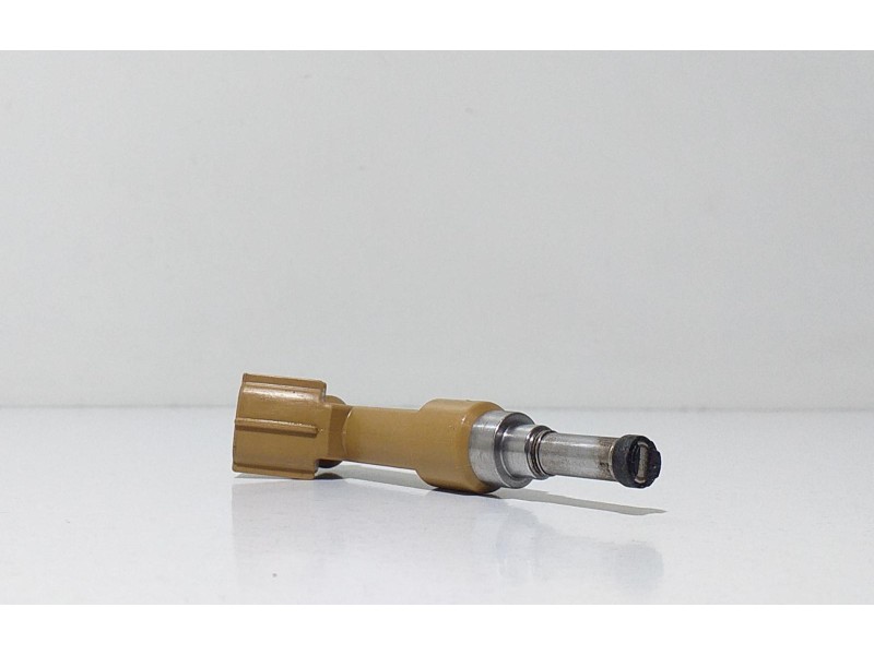 Recambio de inyector para toyota auris hybrid active referencia OEM IAM 232500T030 67279 