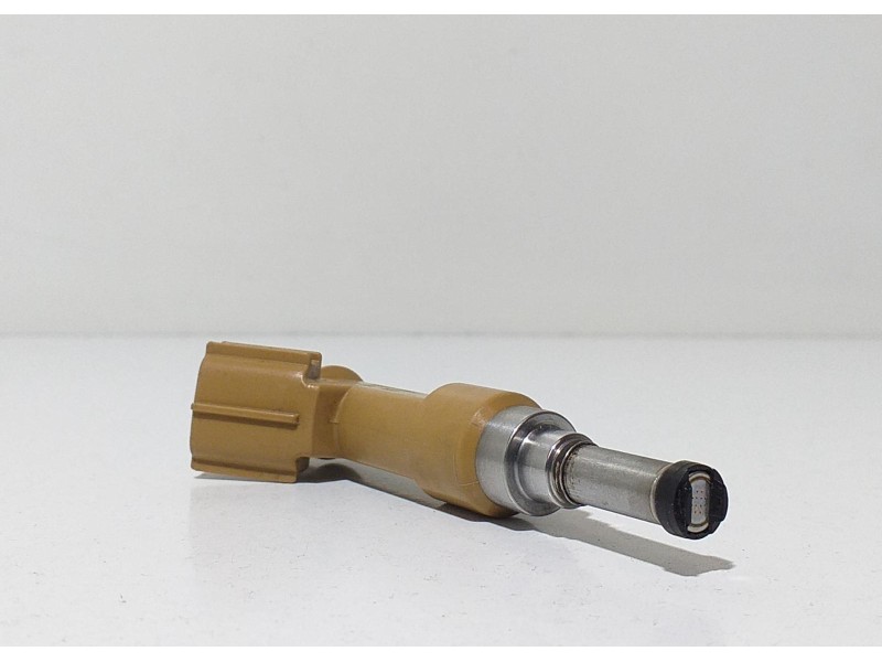 Recambio de inyector para toyota auris hybrid active referencia OEM IAM 232500T030 67280 