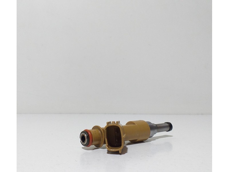Recambio de inyector para toyota auris hybrid active referencia OEM IAM 232500T030 67281 
