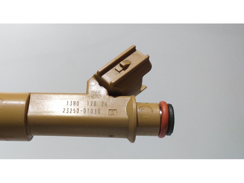 Recambio de inyector para toyota auris hybrid active referencia OEM IAM 232500T030 67281 