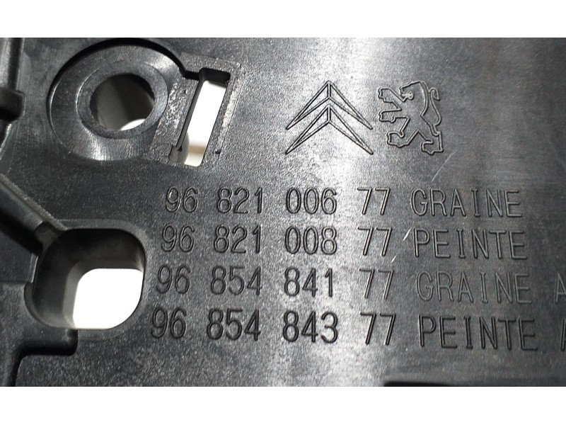 Recambio de maneta interior lateral derecha para citroën berlingo station wagon x referencia OEM IAM 9682100677 56547 