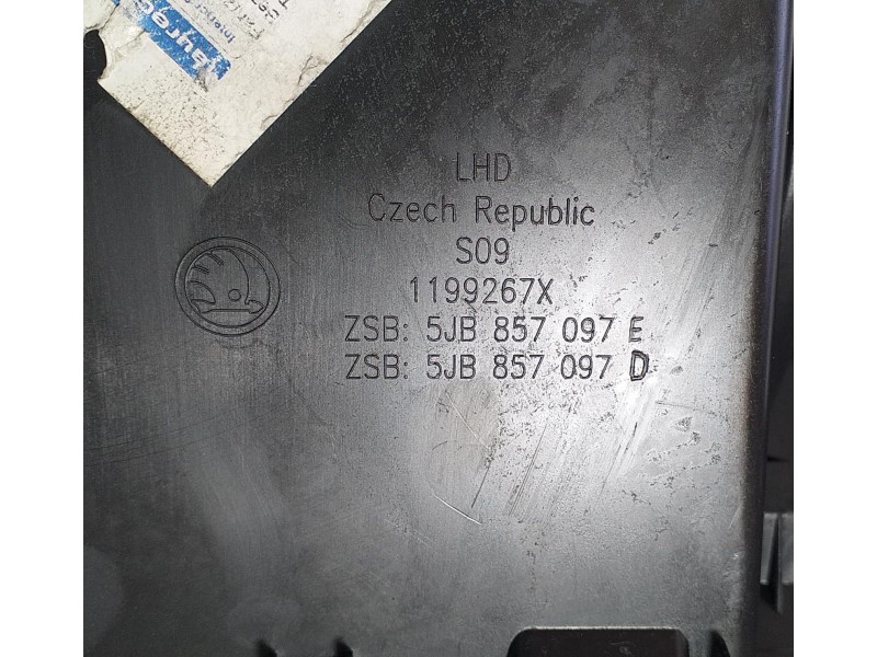 Recambio de guantera para skoda rapid style referencia OEM IAM 5JB857097E 74021 R