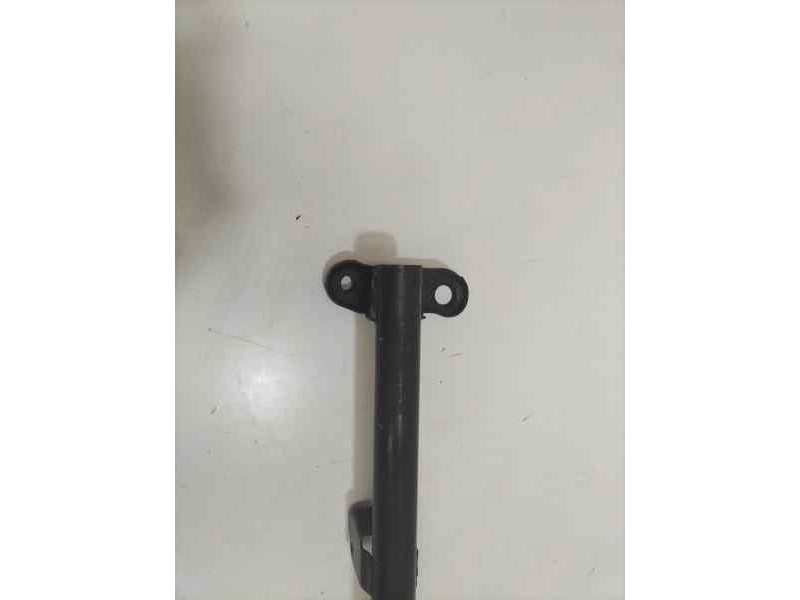 Recambio de travesaño inferior para hyundai h 1 starex h 1 starex td referencia OEM IAM 4D56 86243 
