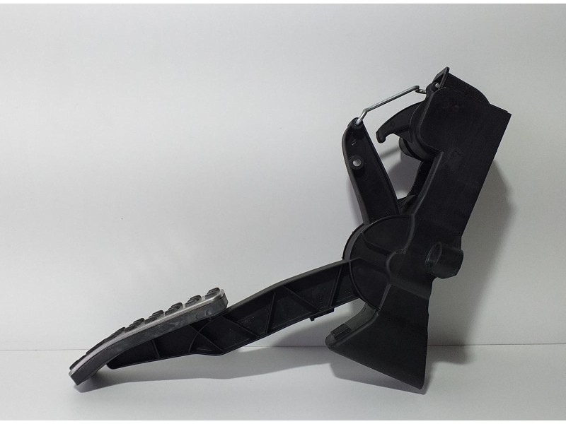 Recambio de potenciometro pedal para mercedes-benz clase a (w169) a 180 cdi a-edition referencia OEM IAM A1693000904 74039 R