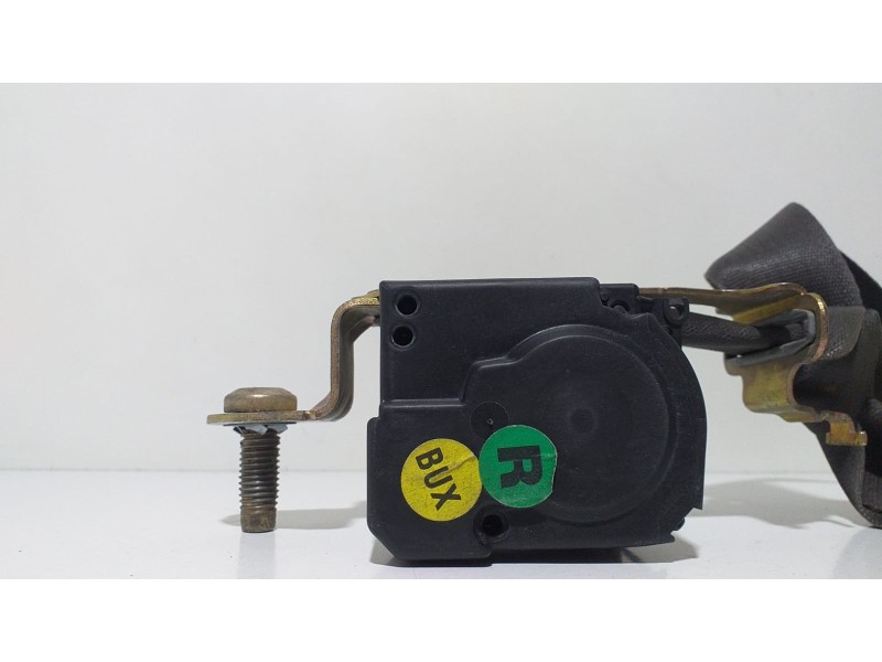 Recambio de cinturon seguridad delantero derecho para chrysler jeep cherokee (kj) 2.5 crd sport referencia OEM IAM 33011121A 673