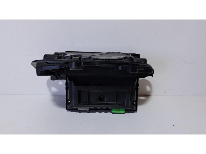 Recambio de pantalla multifuncion para volvo xc60 2.4 diesel cat referencia OEM IAM 30772584 76935 
