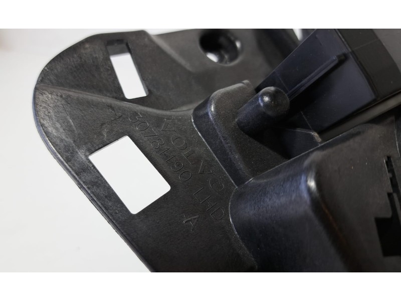 Recambio de pantalla multifuncion para volvo xc60 2.4 diesel cat referencia OEM IAM 30772584 76935 