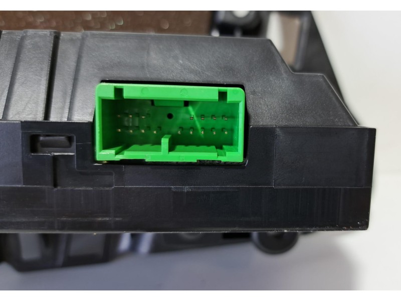 Recambio de pantalla multifuncion para volvo xc60 2.4 diesel cat referencia OEM IAM 30772584 76935 