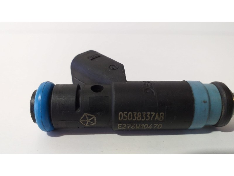 Recambio de inyector para chrysler jeep gr.cherokee (wk) referencia OEM IAM 05038337AB 74079 R