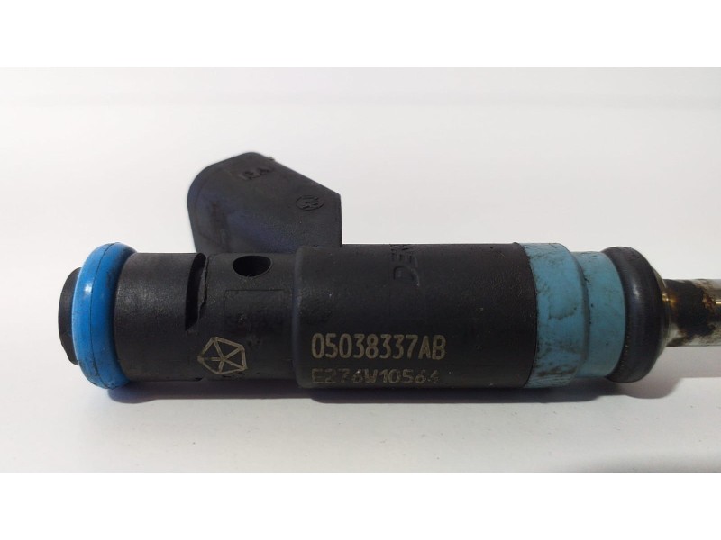 Recambio de inyector para chrysler jeep gr.cherokee (wk) referencia OEM IAM 05038337AB 74081 R