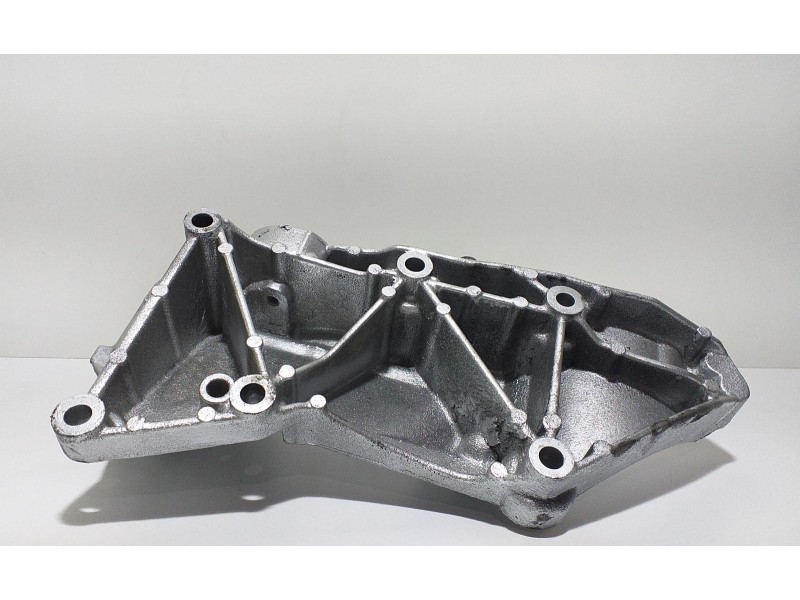 Recambio de soporte alternador para renault trafic caja cerrada (ab 4.01) l1h1 caja cerrada, corto referencia OEM IAM 8200183234