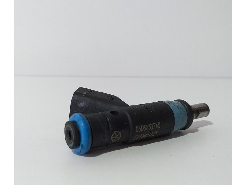 Recambio de inyector para chrysler jeep gr.cherokee (wk) referencia OEM IAM 05038337AB 74085 R