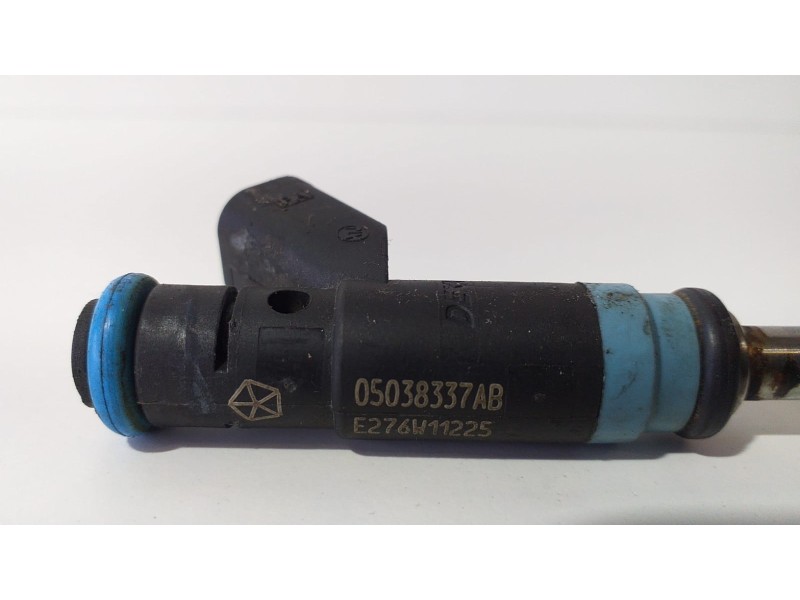 Recambio de inyector para chrysler jeep gr.cherokee (wk) referencia OEM IAM 05038337AB 74085 R