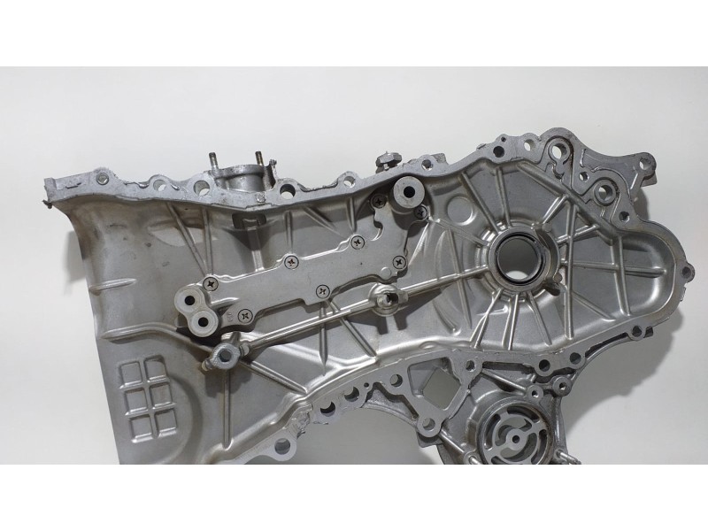 Recambio de tapa distribucion para toyota auris hybrid active referencia OEM IAM 2ZRFXE 67402 